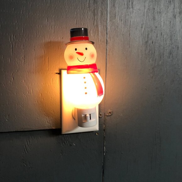 Three Night Light Christmas Snowman - Picture 4 of 6